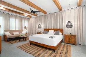 Spacious Home with Big Backyard, Jacuzzi, and Pool Bishops Art District & Dallas - Image 3
