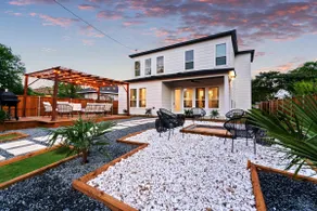 Spacious Home with Big Backyard, Jacuzzi, and Pool Bishops Art District & Dallas - Image 5