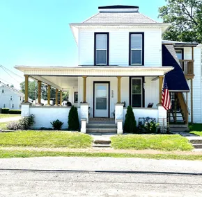 Beautiful & Comfortable One Bedroom/ One Bathroom - Image 2