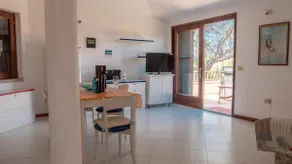 Three-room apartment in San Teodoro 700 METERS from the Cinta - Image 2
