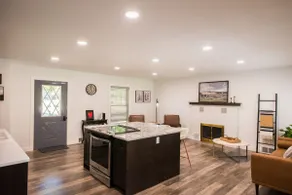 Newly Remodeled River House on the Mississippi - Image 2