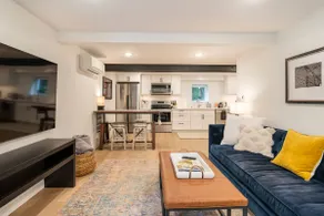 Private Retreat in Artistic Georgetown - Image 3
