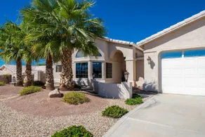 Executive Style Havasu Pool Home. - Image 3