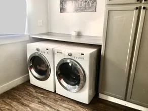 Cozy 4 bedroom Farmhouse close to downtown - Image 3