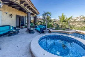 Luxury Villa -walk to private beachl - Image 3