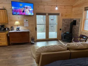Secluded couple’s mountain cabin - Image 2