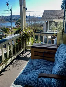 Cozy Home Near Lake Union & UW - Image 3