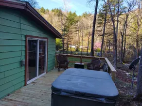 Inviting 3 Bedroom 2 Bath Cabin - Image 3
