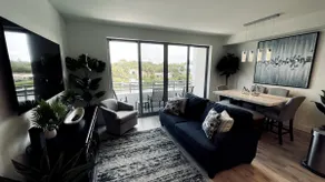 ★ New Luxury Waterfront Condo ★ Pool/Gym/Hot tub ★ - Image 2