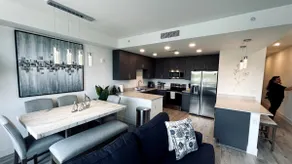 ★ New Luxury Waterfront Condo ★ Pool/Gym/Hot tub ★ - Image 4