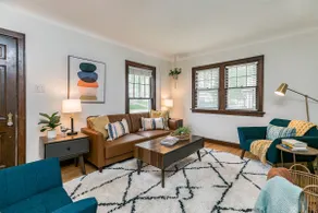 Cozy NE home. Near downtown CR, charming area. - Image 3