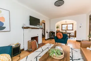 Cozy NE home. Near downtown CR, charming area. - Image 2