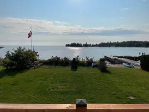 A cottage on the shores of Pekuakami (Lac-St-Jean) - Image 4