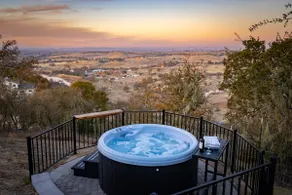 High Ridge Cottage - vineyard views and hot tub - Image 5