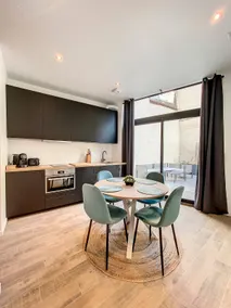 Lovely apartment with a hot tub and terrace - Image 4