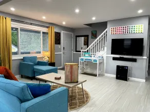 Minimalist Home with 4 bedrooms and 5 beds - Image 2