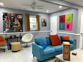 Minimalist Home with 4 bedrooms and 5 beds - Image 3