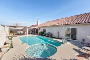 Las Vegas Relaxing Retreat w/heated Pool/SPA/BBQ - Image 2