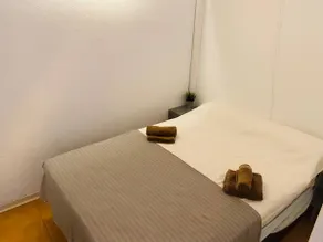 Adrienn's Apartments, The banana apartment - Image 3