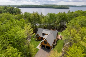 Cedar Lane Lodge - Luxury Lake House - Image 4