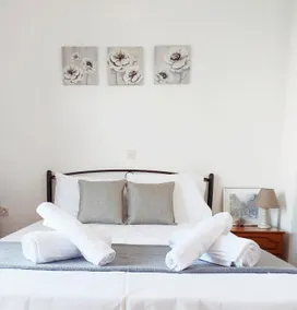 Intimate Olympus House - Image 4