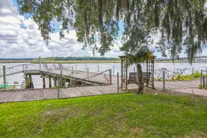 Modern Coastal Escape on Beaufort's Battery Creek - Image 3