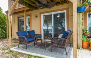Modern Coastal Escape on Beaufort's Battery Creek - Image 2
