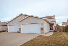 3BR Fenced Yard I King, Pack 'n Play, 75” TV - Image 2