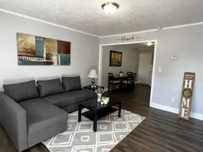 Cozy Apt. Near Downtown (2BR, 1BA, 3 beds) - Image 2