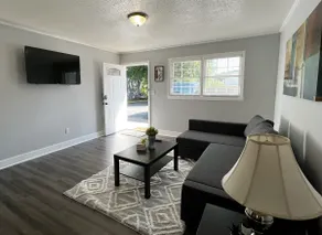 Cozy Apt. Near Downtown (2BR, 1BA, 3 beds) - Image 3