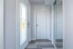 Cozy & Modern Guest Suite with Free Parking - Image 3