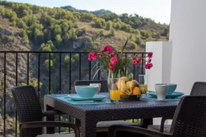 Quiet house in village center with mountains views - Image 5