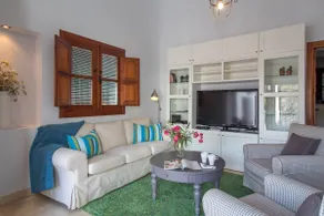 Quiet house in village center with mountains views - Image 4