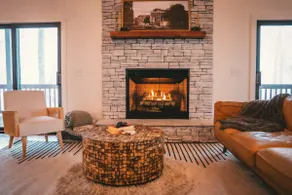 Cozy mountain-top cabin home - Image 2