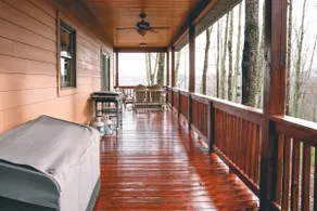 Cozy mountain-top cabin home - Image 3