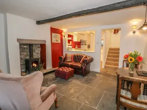 Romantic Retreat: Hot Tub, Log Burner & Bay Views - Image 4