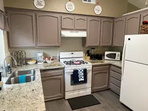 Modern 2 Bedroom Home W/BBQ & Fire Pit - Image 4