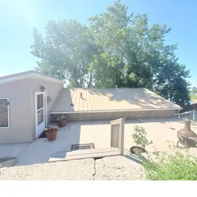 Beach front cabin on lake Poinsett with hot tub! - Image 3