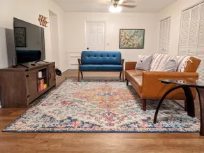 Marian House: 2-Bedroom Getaway in Hallettsville - Image 2