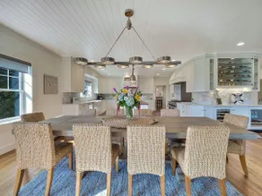 Stunning Lakeview Home with 5 Bedrooms and 6k SqFt of Modern, High-End Amenities - Image 4