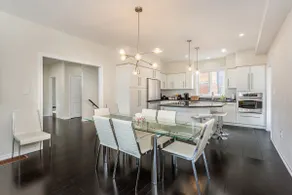 Large Luxury Villa with Swim Spa! Near downtown! - Image 4