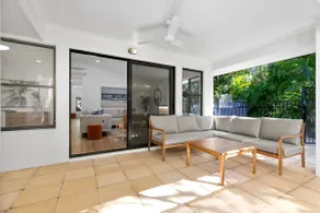 Central Tropical Oasis with Pool - Image 5