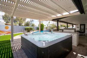 TEMPE - Pool, Hot Tub, Putting Green, & Fire Pit - Image 2