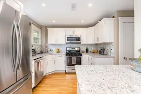 Gorgeous townhouse in Salem w/ outdoor oasis - Image 2