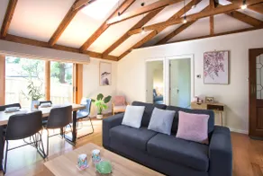 Cosy, central Olinda Camellia Cottage - Image 2