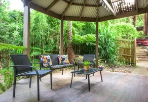 Cosy, central Olinda Camellia Cottage - Image 4