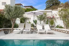 Mikaela's Pool House - Image 5