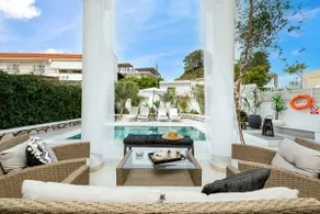Mikaela's Pool House - Image 2