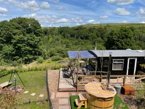 The Beehive Lodge, Hot Tub, private outside area - Image 2