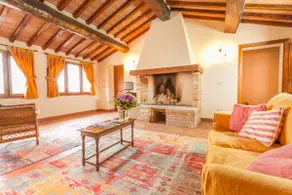 Apartment in historic house with pool and view - Image 5